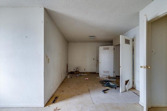 1602 E Del Mar, Wichita, KS 67216