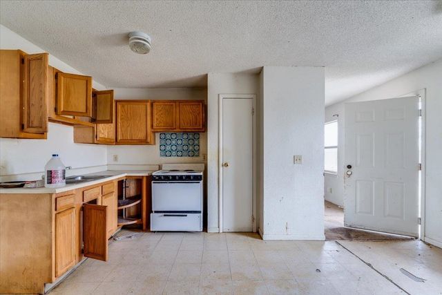 1602 E Del Mar, Wichita, KS 67216