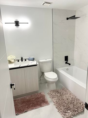 10033 Winding Lake Road 204, Sunrise, FL 33351