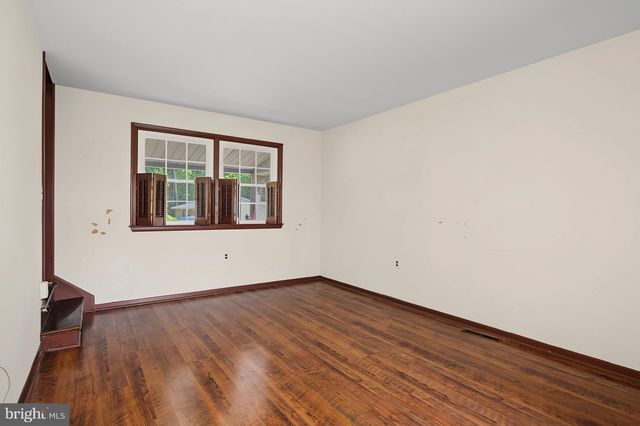 124 CHAPEL HILL DR, Newark, DE 19711