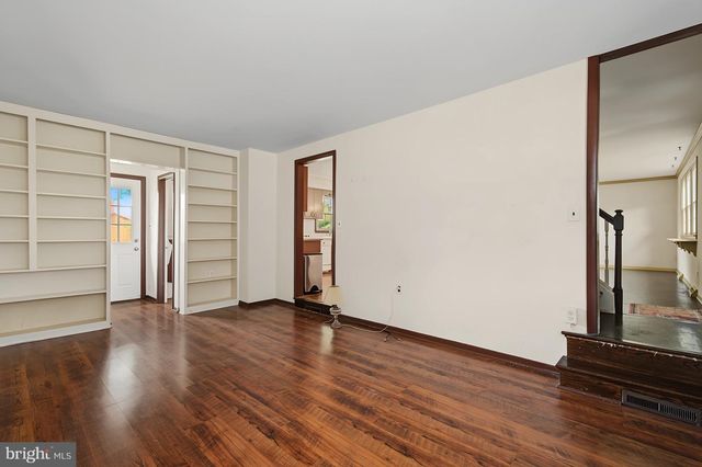 124 CHAPEL HILL DR, Newark, DE 19711