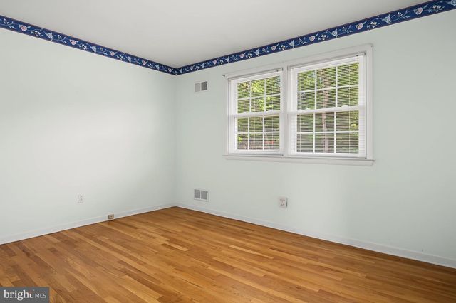 124 CHAPEL HILL DR, Newark, DE 19711