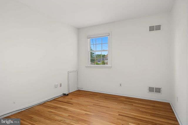124 CHAPEL HILL DR, Newark, DE 19711
