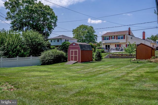 124 CHAPEL HILL DR, Newark, DE 19711