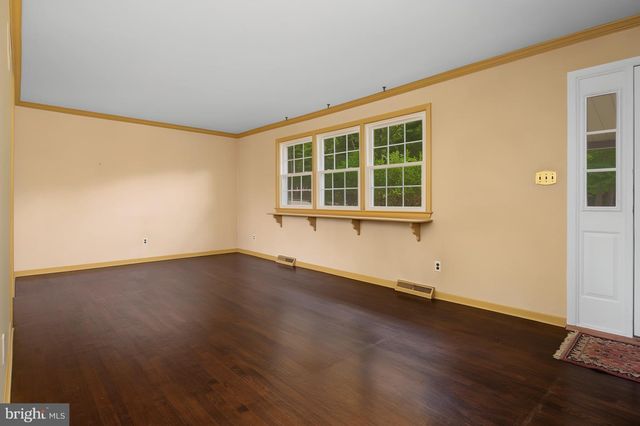 124 CHAPEL HILL DR, Newark, DE 19711