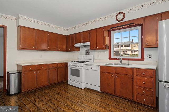 124 CHAPEL HILL DR, Newark, DE 19711
