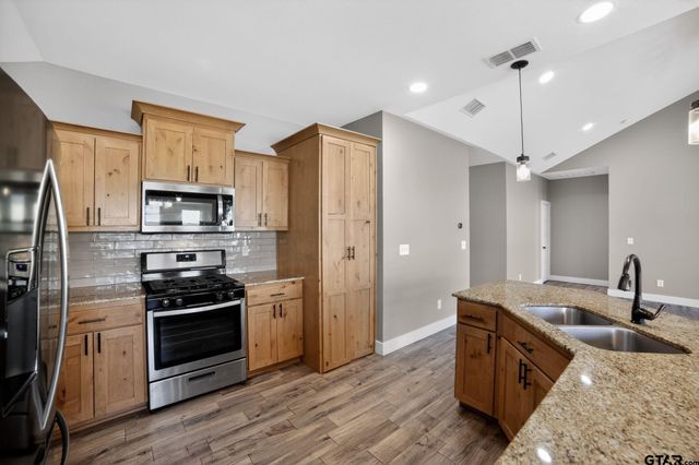 16217 Ridgeview Ln, Lindale, TX 75771