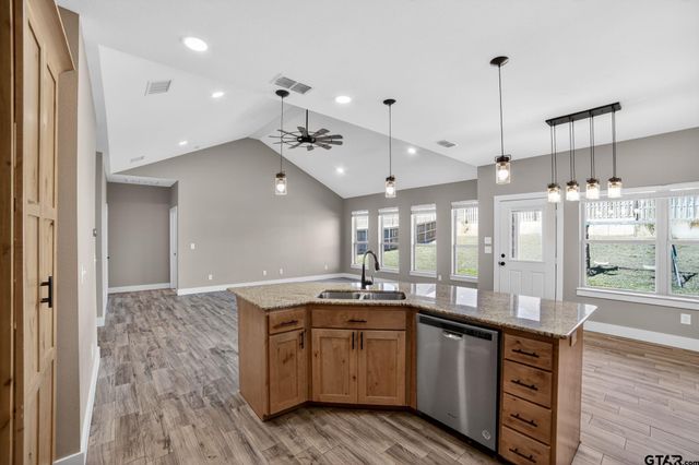 16217 Ridgeview Ln, Lindale, TX 75771