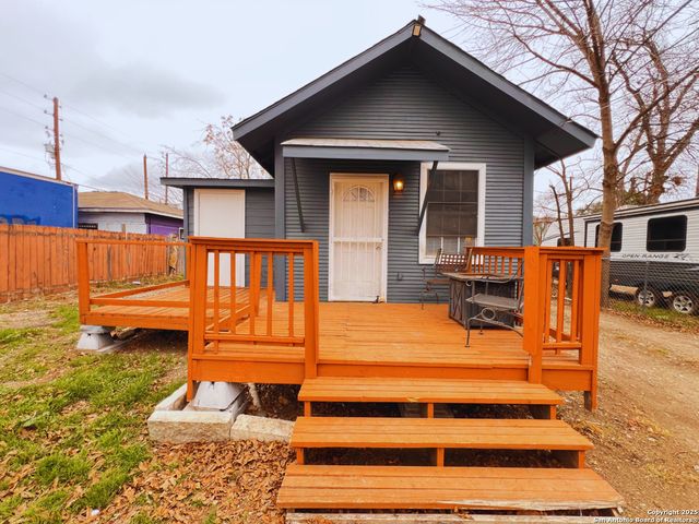 1046 Rivas St, San Antonio, TX 78207