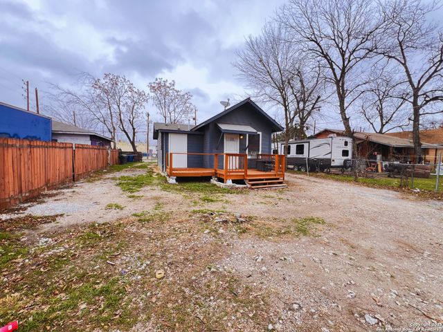 1046 Rivas St, San Antonio, TX 78207