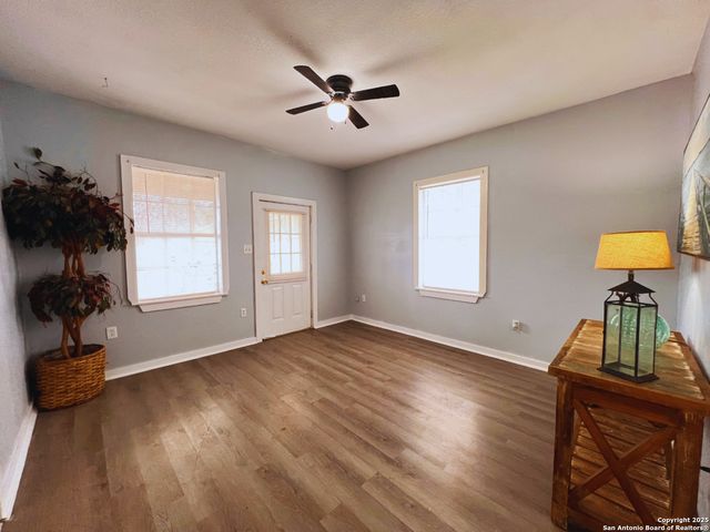 1046 Rivas St, San Antonio, TX 78207