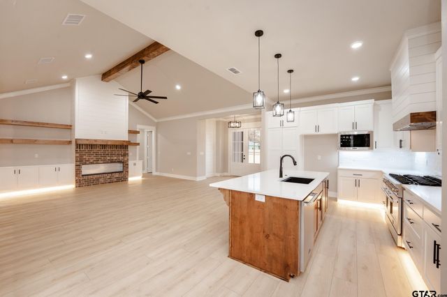 13950 Cedar Vista Lane, Tyler, TX 75704