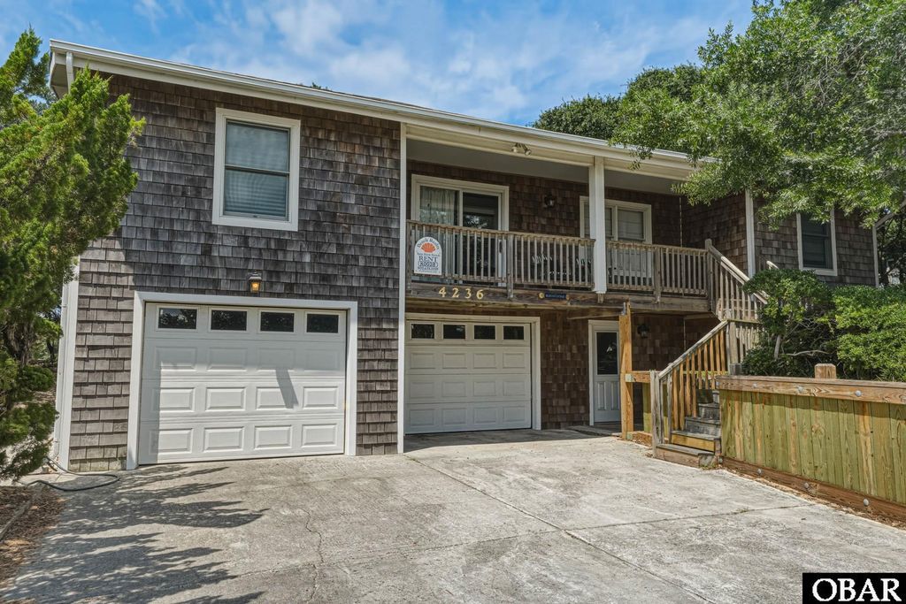 Image 4 of property listing at 4236 Seascape Drive, Kitty Hawk, NC 27949