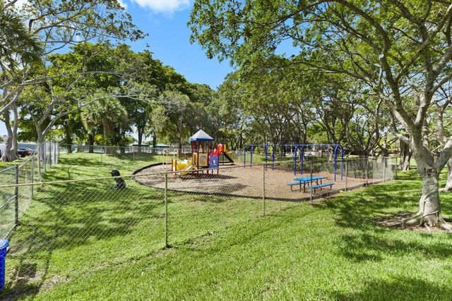 2106 S Cypress Bend Drive 506, Pompano Beach, FL 33069