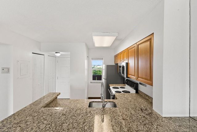 2106 S Cypress Bend Drive 506, Pompano Beach, FL 33069