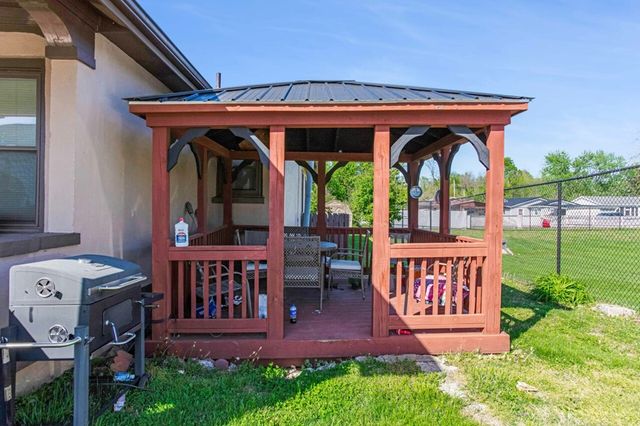 1000 E 2nd St, Hopkinsville, KY 42240