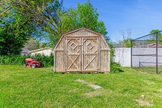 1000 E 2nd St, Hopkinsville, KY 42240