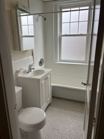 50 Broadway 25, Beverly, MA 01915