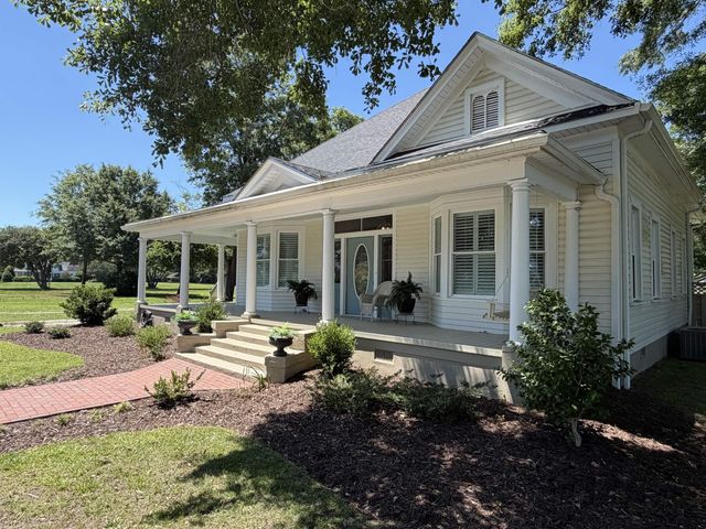 208 N Lafayette Street, Mayesville, SC 29104