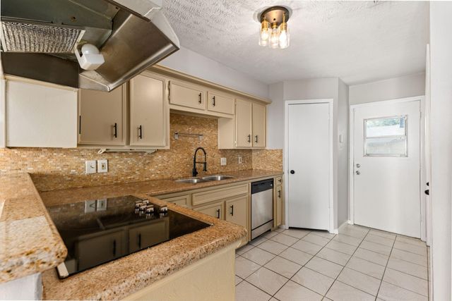 36 Pinehurst Lane, Missouri City, TX 77459