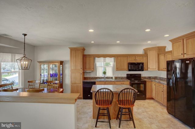 25 COLONIAL COURT, Shippensburg, PA 17257