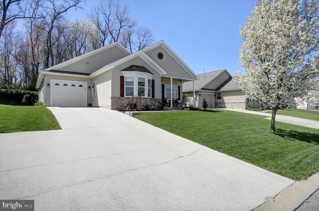 25 COLONIAL COURT, Shippensburg, PA 17257