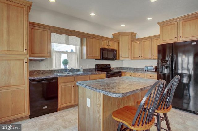 25 COLONIAL COURT, Shippensburg, PA 17257