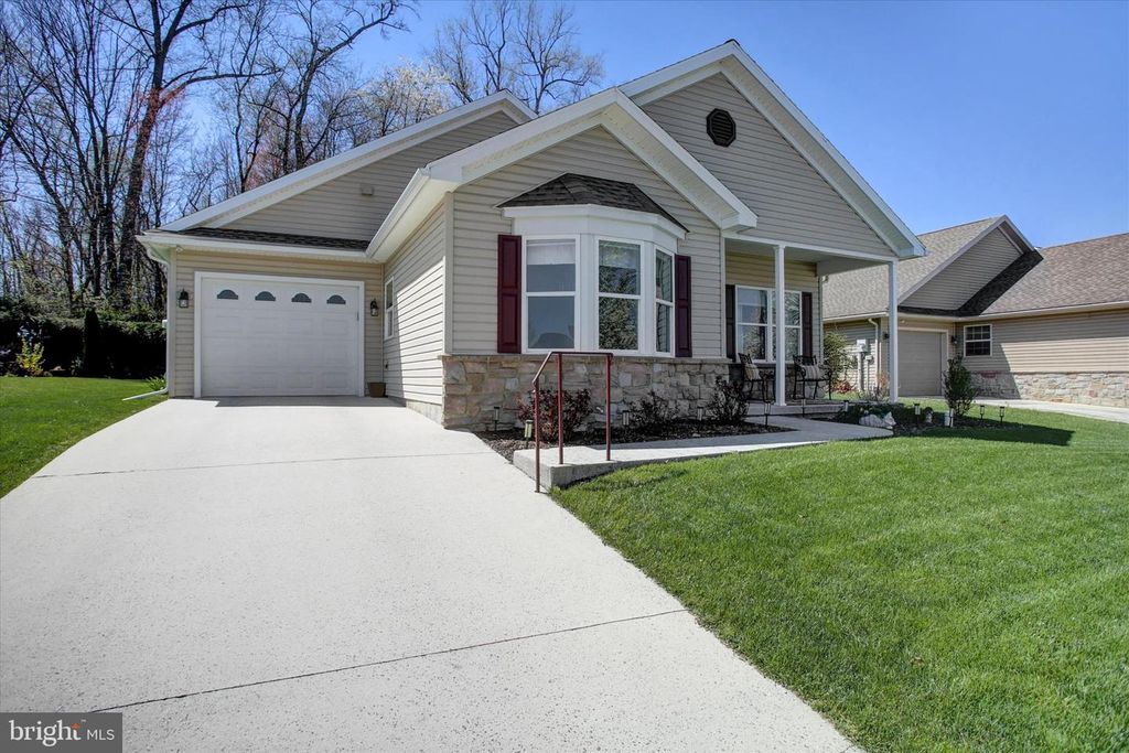 25 COLONIAL COURT, Shippensburg, PA 17257