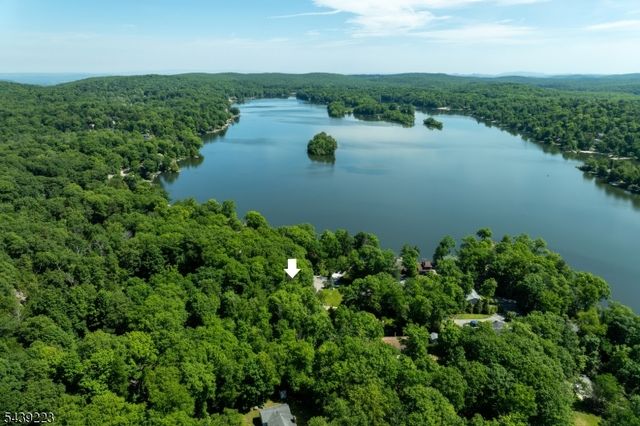 2079 Lakeside Dr, Vernon Twp., NJ 07422
