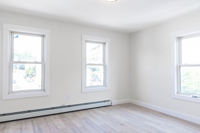 71 Friend St 3rd, Gloucester, MA 01930