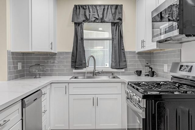 5211 Whittier Dr, Sacramento, CA 95820