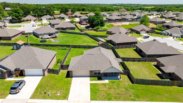 716 Vista Street, Gentry, AR 72734