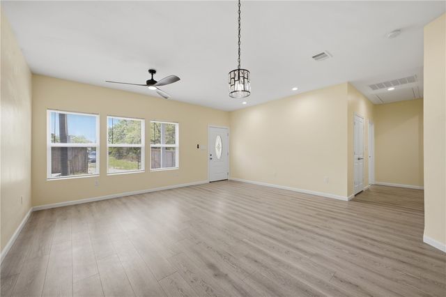 100 Walnut Circle, Somerville, TX 77879