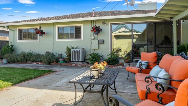 2225 Kent Street, San Mateo, CA 94403
