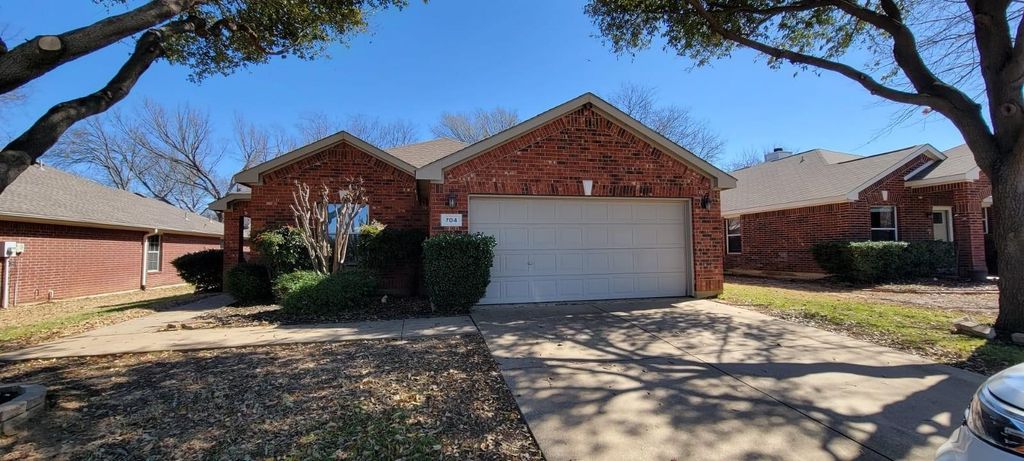 704 International Drive, Euless, TX 76039