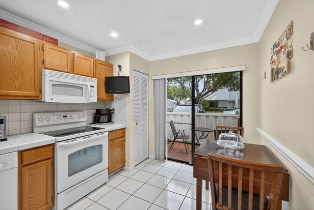 2640 Gately Drive W 406, West Palm Beach, FL 33415