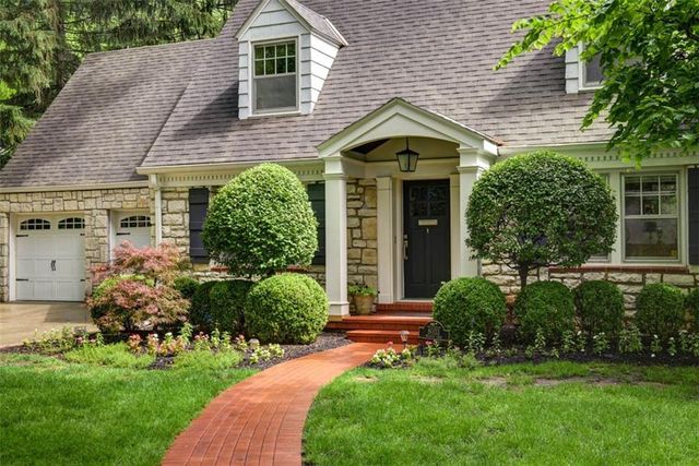 8033 Meadow Lane, Leawood, KS 66206