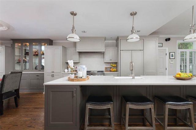 8033 Meadow Lane, Leawood, KS 66206