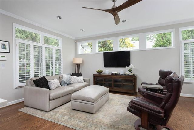 8033 Meadow Lane, Leawood, KS 66206