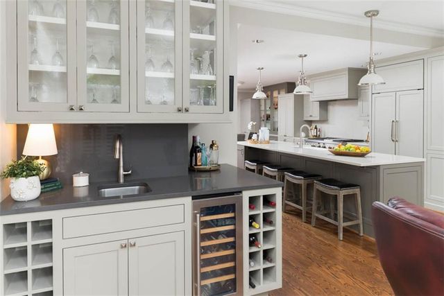 8033 Meadow Lane, Leawood, KS 66206