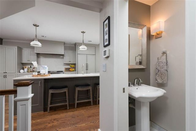 8033 Meadow Lane, Leawood, KS 66206