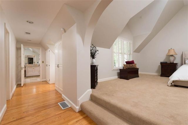 8033 Meadow Lane, Leawood, KS 66206