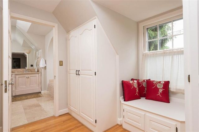 8033 Meadow Lane, Leawood, KS 66206