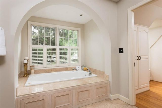 8033 Meadow Lane, Leawood, KS 66206