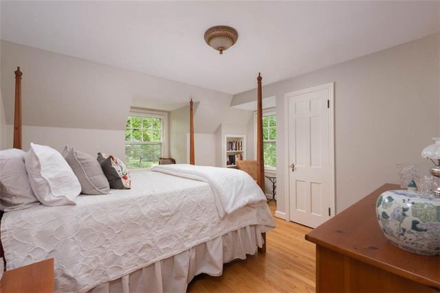 8033 Meadow Lane, Leawood, KS 66206