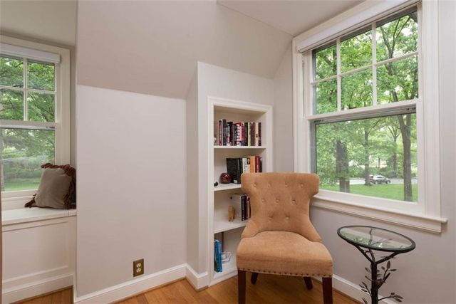 8033 Meadow Lane, Leawood, KS 66206