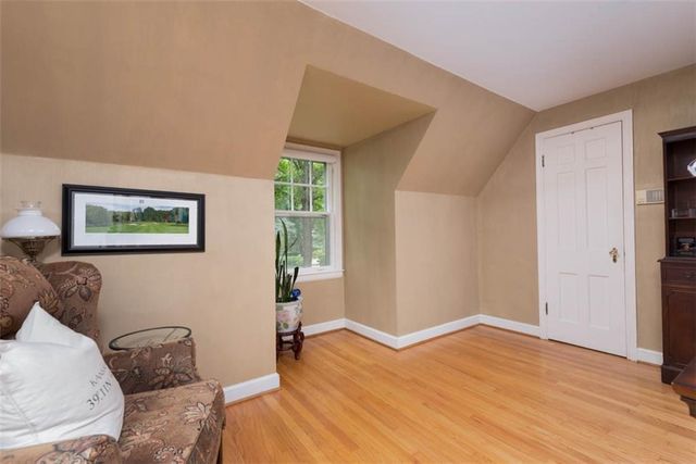 8033 Meadow Lane, Leawood, KS 66206