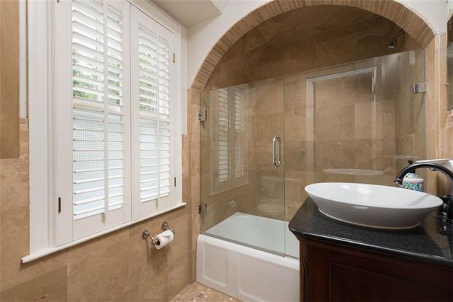 8033 Meadow Lane, Leawood, KS 66206