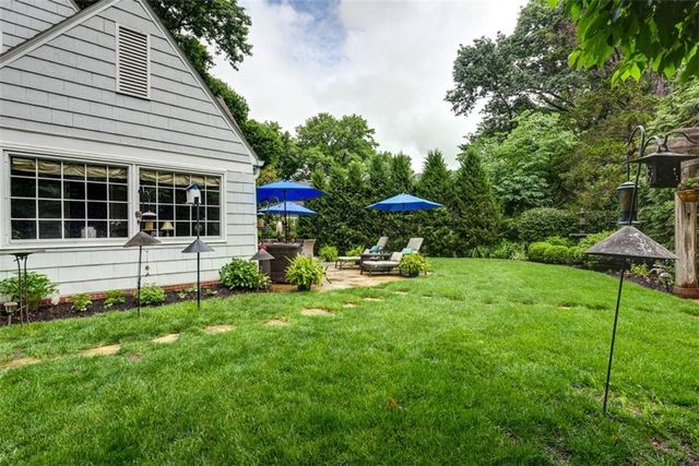 8033 Meadow Lane, Leawood, KS 66206