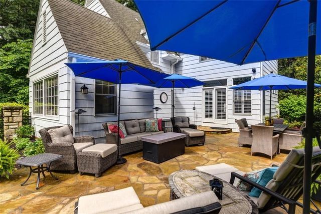 8033 Meadow Lane, Leawood, KS 66206